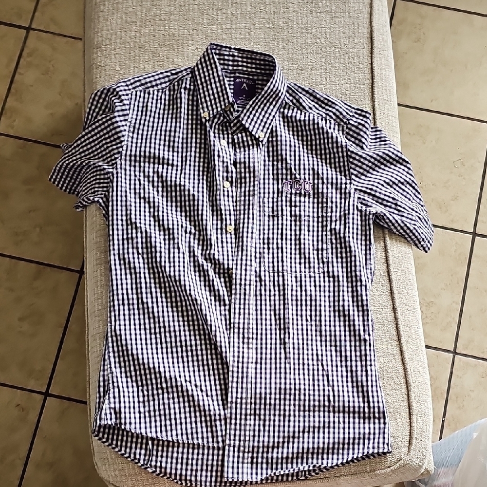 Antigua Black and White Casual Button Down Shirt
